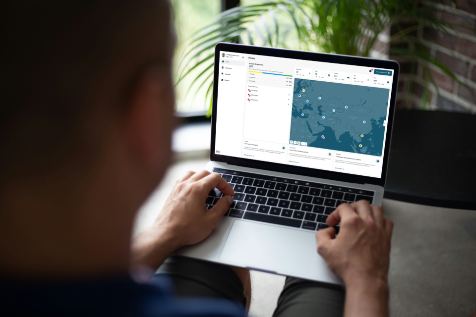 Mockup av TKL Dispatch på en laptop.